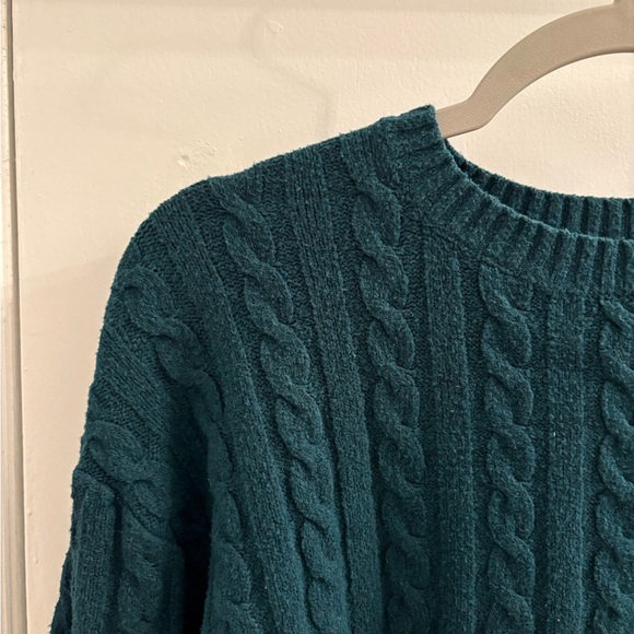 Hollister Green Knit Sweater - Picture 2 of 4